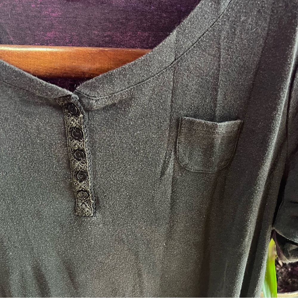 5 button up top! 🖤🥰 - Picture 3 of 5